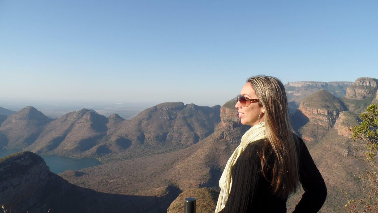 Bianca Nascimento em um mirante no Blyde River Canyon, na África do Sul